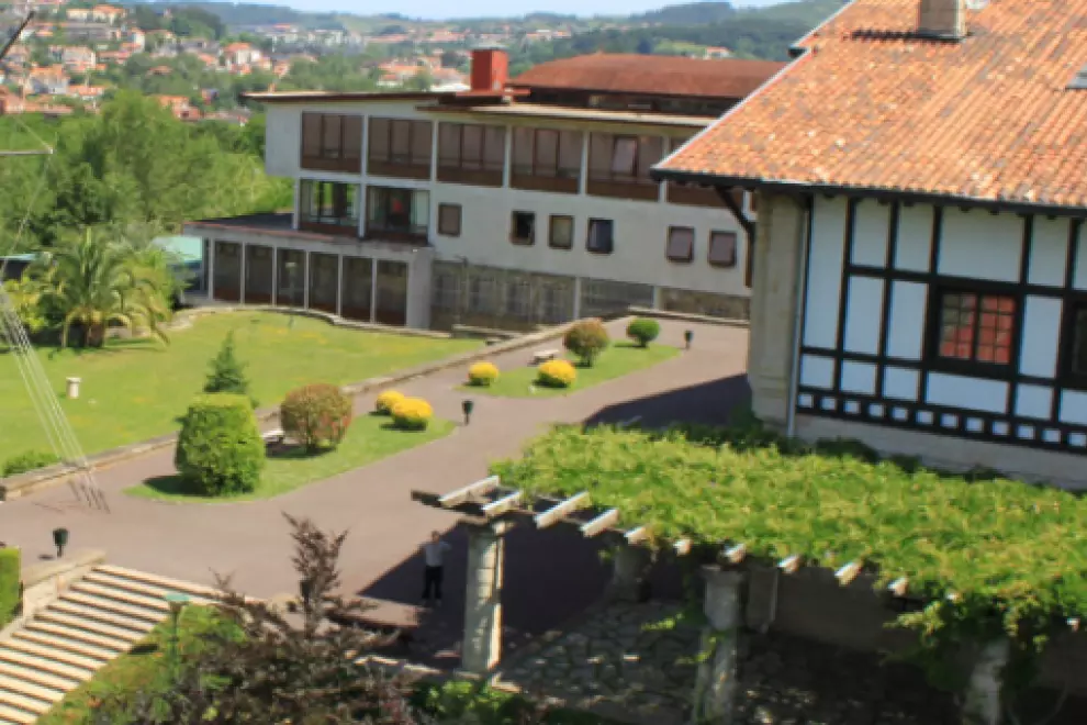 Entrada del Colegio de Gaztelueta en Bizkaia. Foto EFE