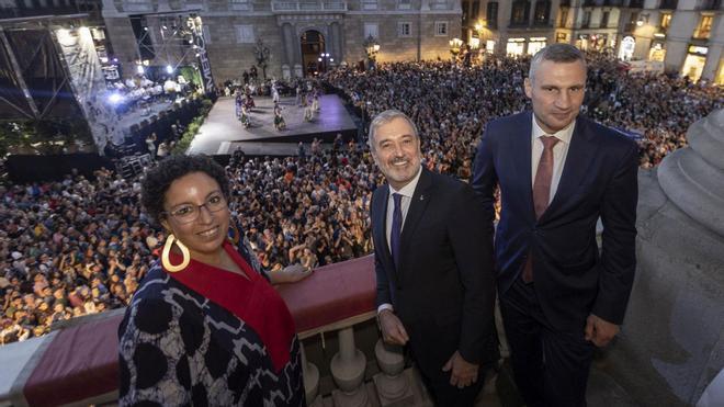 Najat el Hachmi se rebela en el pregón de la Mercè contra el machismo en el islam / FERRAN NADEU