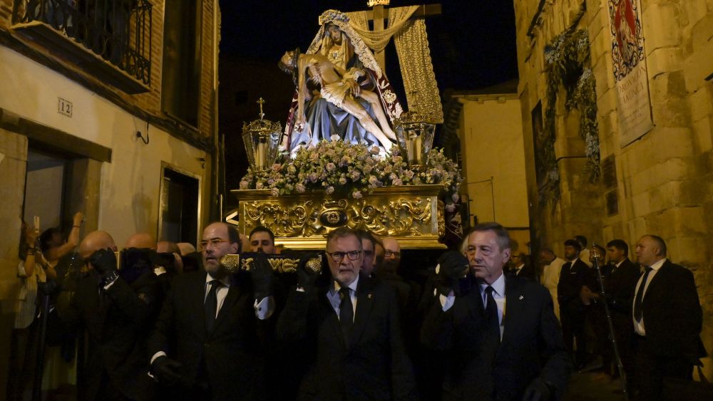 Traslado de la Virgen del Mercado hasta la Catedral de León. | MAURICIO PEÑA