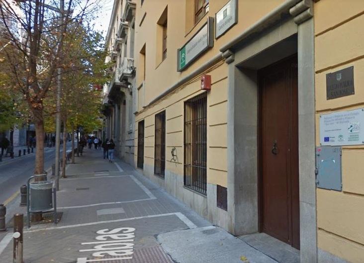 Entrada al CEIP San José en la calle Tablas.