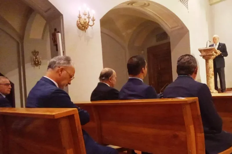 Integrantes de la Fundación Nacional Francisco Franco y familiares del dictador durante la misa celebrada el pasado día 16 en la iglesia de los Doce Apóstoles, en Madrid. MOVIMIENTO CATÓLICO ESPAÑOL