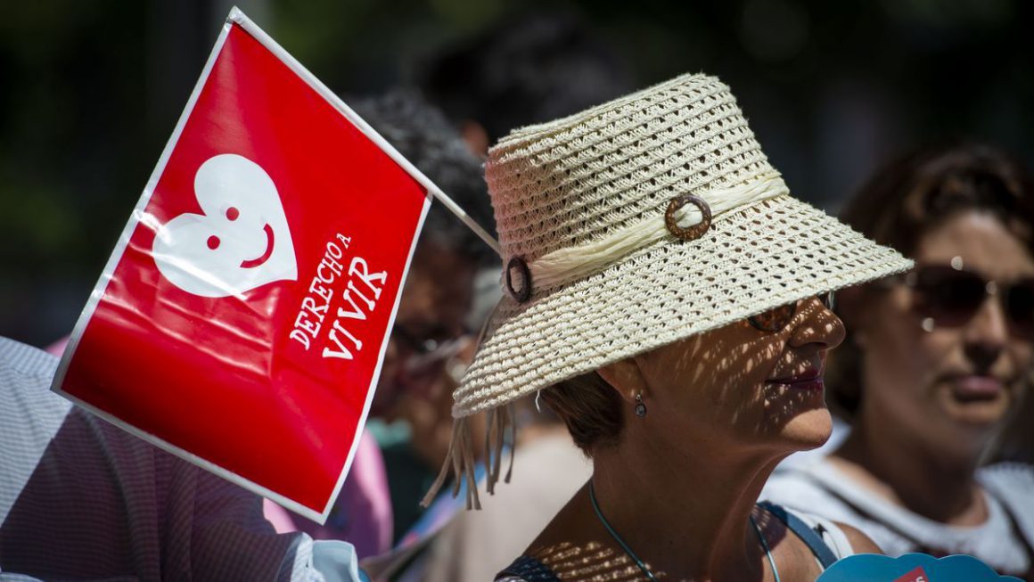 Una mujer durante una marcha provida en Madrid. Juan Barbosa // Europa Press
