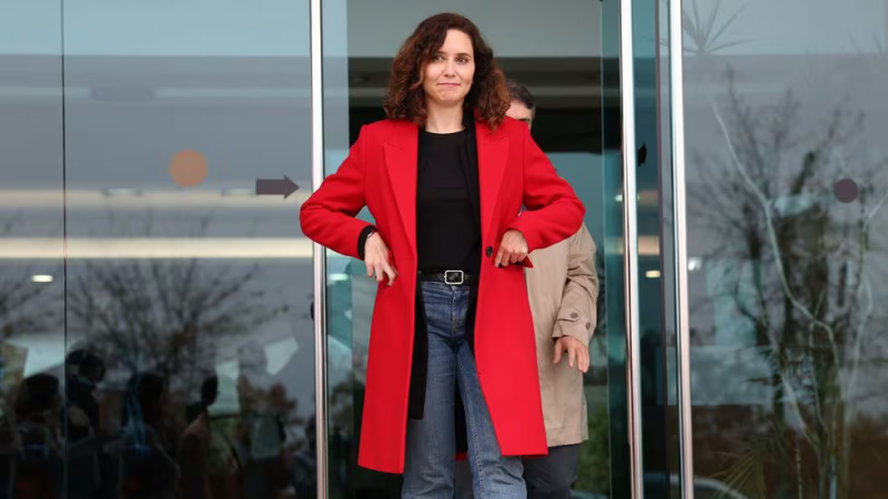 La presidenta de la Comunidad de Madrid, Isabel Díaz Ayuso, este martes en el Centro I+D en Salud Global de GSK, en Tres Cantos.Isabel Infantes