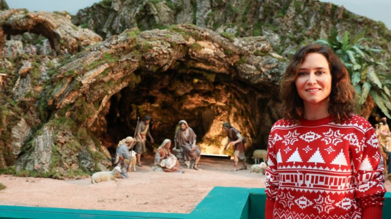 La presidenta de la Comunidad de Madrid, Isabel Díaz Ayuso, inaugura el Belén de Sol. EP