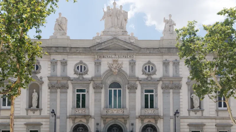 Fachada del Tribunal Supremo, que ha confirmado la condena a 20 años de prisión a un cura y profesor de religión del colegio Santa María de Guadalupe de Córdoba.EP