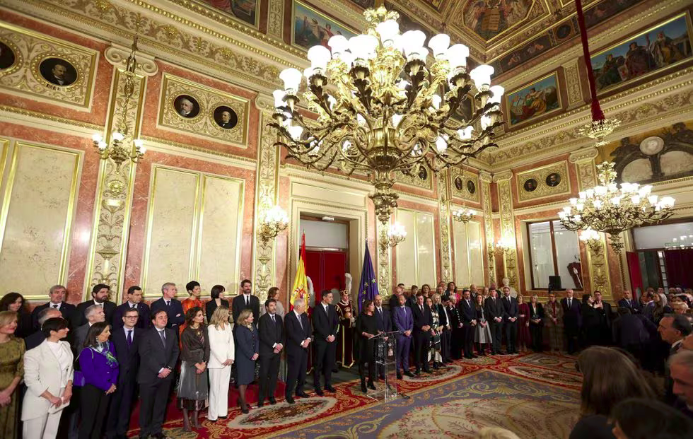 Invitados a los actos del Día de la Constitución escuchan en el Salón de los Pasos Perdidos del Congreso el discurso de su presidenta, Francina Armengol.Claudio Álvarez