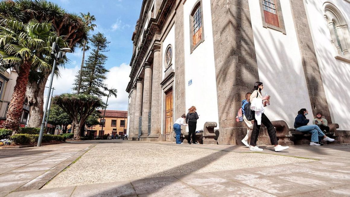 La céntrica plaza de la Catedral, en pleno casco histórico de La Laguna. María Pisaca