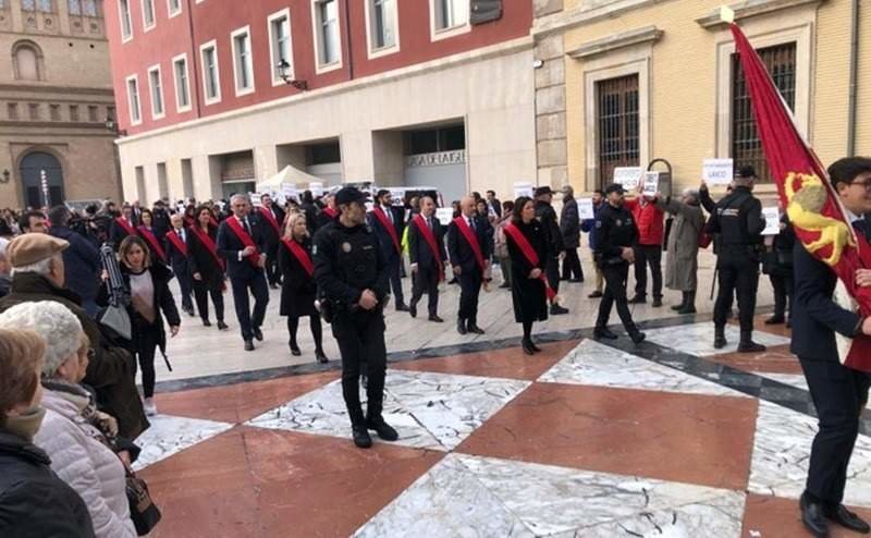 Desfile por San Valero en Zaragoza.
