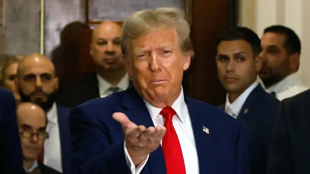 Donald Trump durante el receso del juicio por fraude fiscal.Peter Foley / EFE
