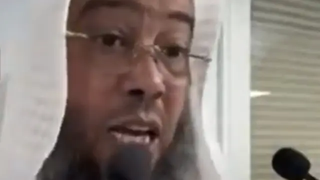 En un video de Facebook calificó de "satánica" la bandera francesa y dijo que no tiene "ningún valor para Alá".