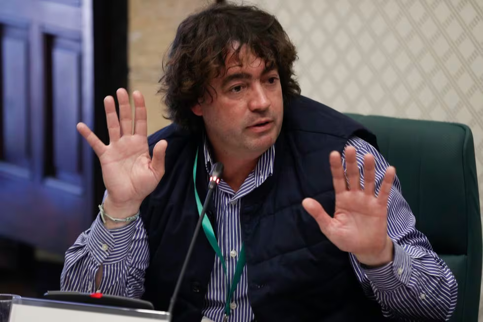 Josep A. Roqueta, de la Asociación Mans Petites testigo y victima de abusos sexuales por parte de religiosos, fue una de las primeras víctimas en dar su testimonio en la comisión.Toni Albir (EFE)