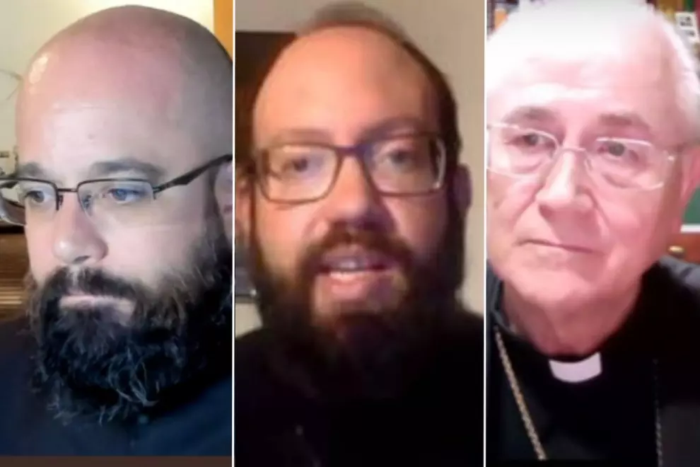 Los sacerdotes Francisco José Delgado, @PaterGongora y Adolfo González Montes, durante un directo de Twitch. — Redes Sociales