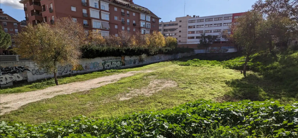 El solar, ubicado en Avenida de Córdoba, números 17 – 19