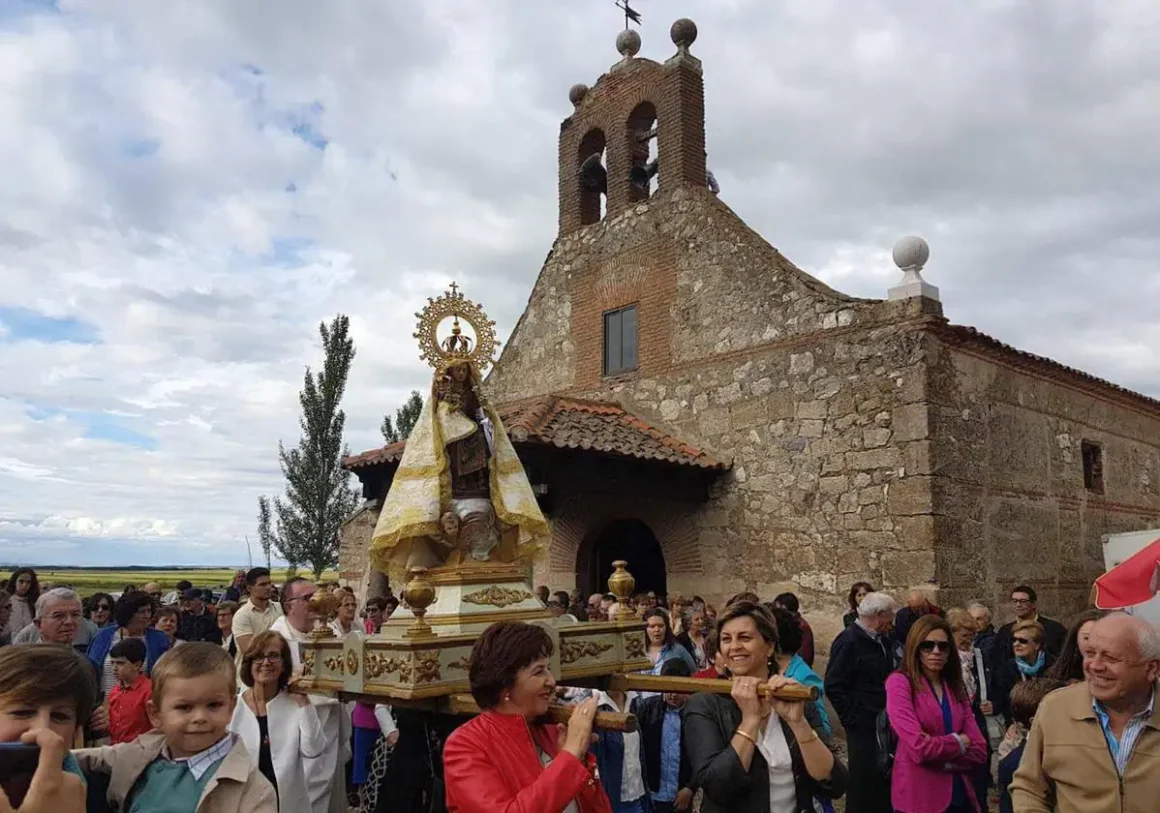 Romería de Cuatrojunio en la finca que rodea la ermita de los Remedios. Antonio de Torre