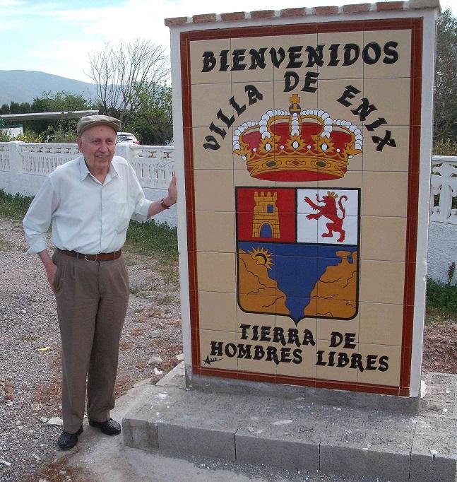 Francisco Gil Craviotto, en una de sus excursiones literarias por pueblos de Almería y Granada. Granada Laica