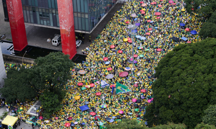 [Imagen: Manifestación bolsonarista celebrada el 25 de febrero de 2024 en São Paulo. Créditos: Radio Educadora, tomada de Outras Palavras]