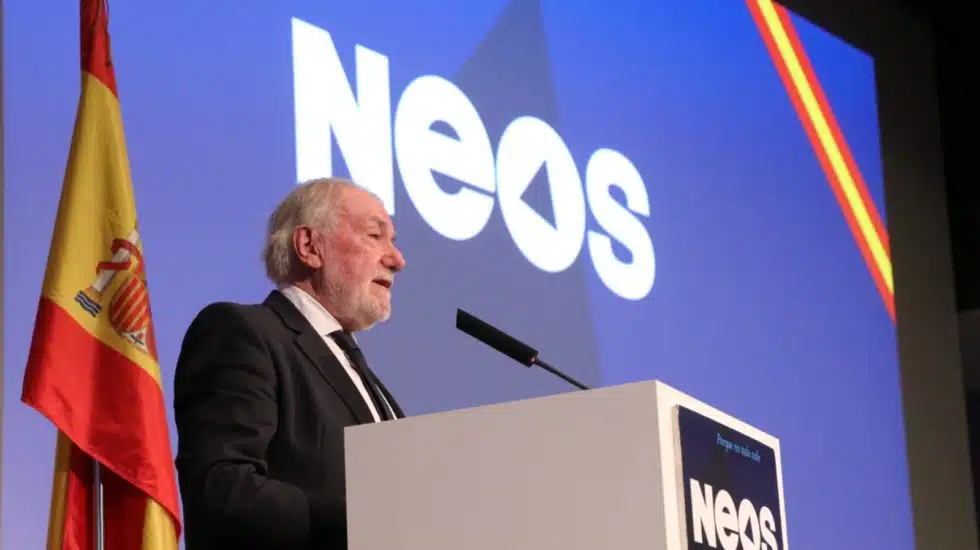 El presidente de NEOS y exministro de Interior, Jaime Mayor Oreja, en un acto de la entidad @NEOS_esp