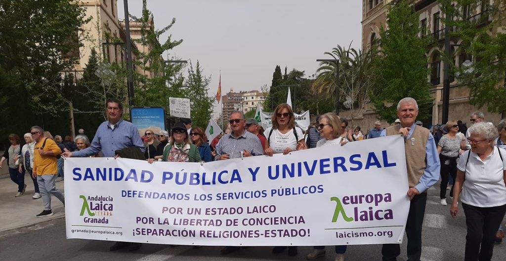 Granada Laica en la manifestación por una sanidad pública el domingo siete de abril de 2024