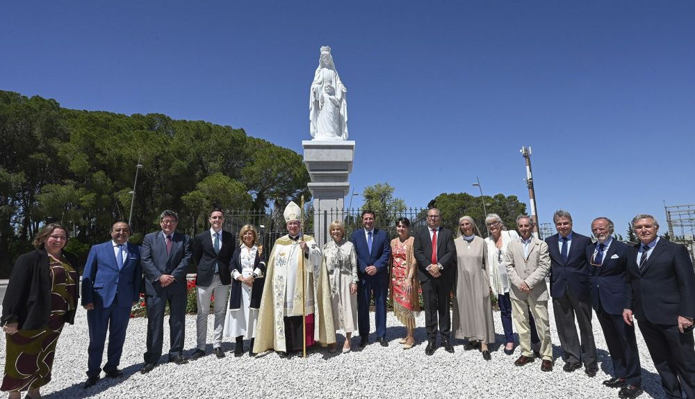 El acto de inauguración en la rotonda de Montealto.