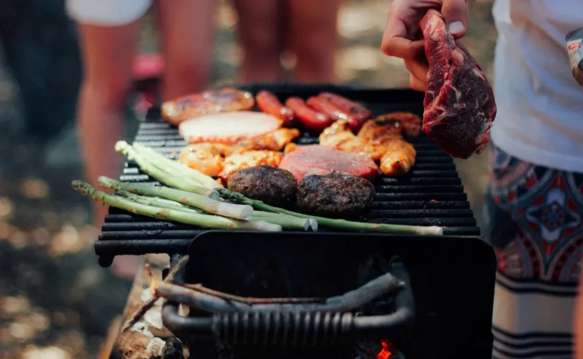 Familia denuncia a su vecino por asar carne en un Viernes Santo. Unsplash