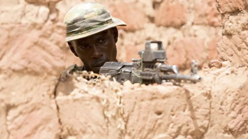 Imagen de archivo de un militar de Burkina Faso. / DRACORIUS WHITE / ZUMA PRESS / CONTACTOPHOTO