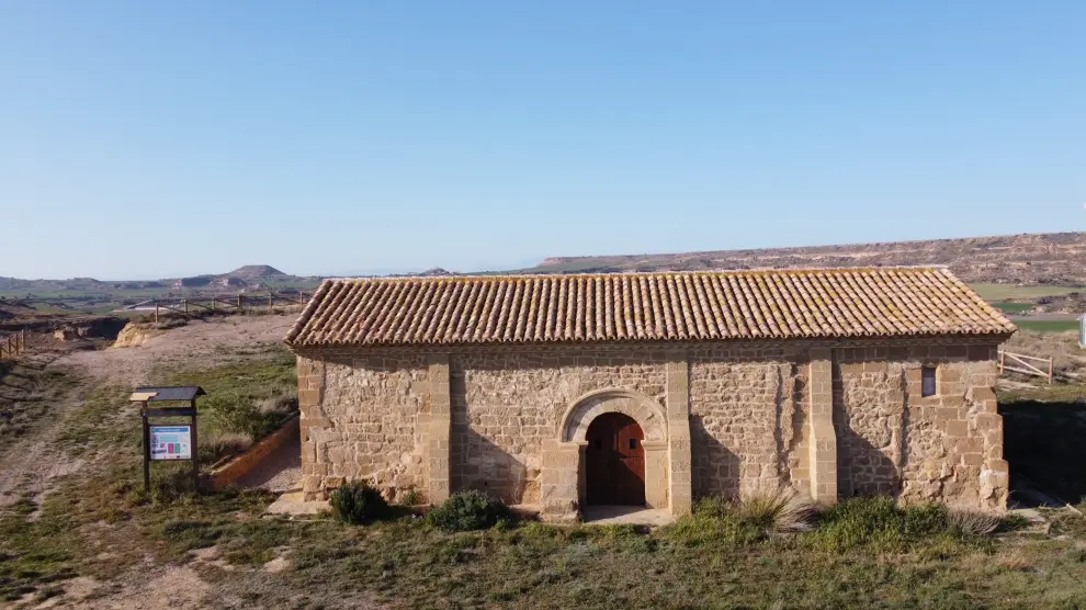 Foto de archivo de la ermira de Nuestra Señora de la Virgen del Castillo, en Alberuela de Tubo. S. E.