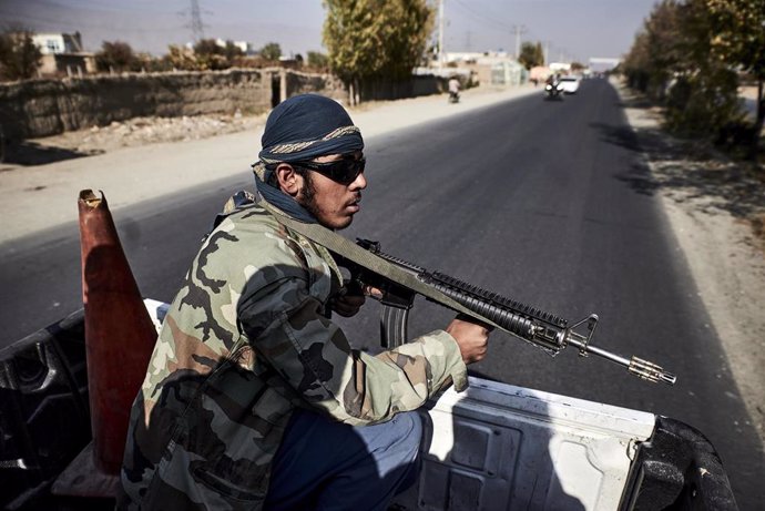 Archivo - Imagen de archivo de un guerrillero talibán en Kabul - Europa Press/Contacto/Antonin Burat - Archivo