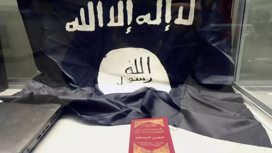 Una bandera del Estado Islámico. / Pool Didier Lebrun/BELGA/dpa - Archivo