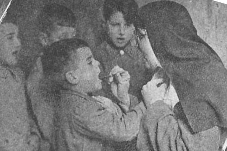Fotos publicadas en el reportaje ‘Cómo aprenden a hablar los sordomudos’.-Revista Y.