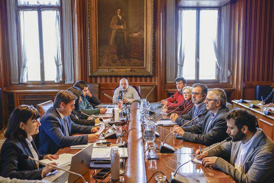 Comisión de Educación con autoridades de la Universidad de la República. Foto: Ernesto Ryan
