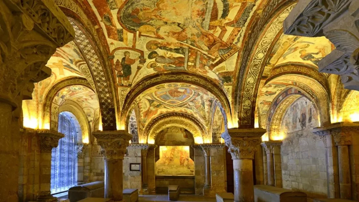 Panteón Real San Isidoro patrimonio capilla sixtina románico pinturas museo cultura