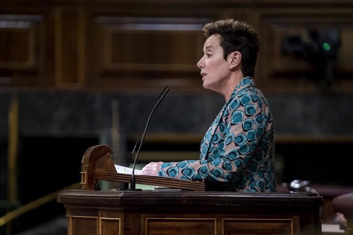 Archivo - La diputada de Bildu, Isabel Pozueta, interviene durante una sesión plenaria, en el Congreso de los Diputados, a 21 de febrero de 2023, en Madrid (España). - A. Pérez Meca - Europa Press - Archivo