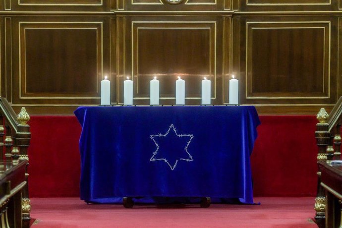 Comunidades Judías de España avisan que reconocer el estado palestino es "un reconocimiento al terrorismo de Hamás" La Federación de Comunidades Judías de España (FCJE ha advertido este miércoles de que reconocer unilateralmente el estado palestino es un "reconocimiento del terrorismo de Hamás". Leer más: https://www.europapress.es/sociedad/noticia-comunidades-judias-espana-avisan-reconocer-estado-palestino-reconocimiento-terrorismo-hamas-20240522152407.html (c) 2024 Europa Press. Está expresamente prohibida la redistribución y la redifusión de este contenido sin su previo y expreso consentimiento. - Ricardo Rubio - Europa Press - Archivo