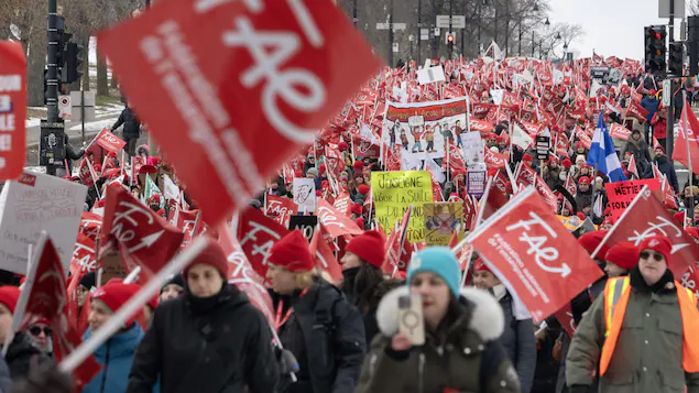 Miembros de la la Federación Autónoma de Educación, FAE, durante una huelga general el pasado 23 de noviembre. Foto: La Presse canadienne / Ryan Remiorz