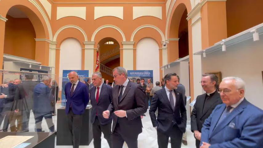 El alcalde de Sevilla inaugura en el Ayuntamiento la muestra dedicada a la Hiniesta Gloriosa / Cadena SER