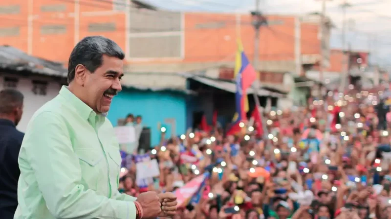 Fotografía cedida por Prensa Miraflores donde se observa al presidente de Venezuela, Nicolás Maduro, durante un acto de gobierno, el 13 de junio del 2024, en el Vigia, Mérida (Venezuela). / Milagros Nuñez / Efe