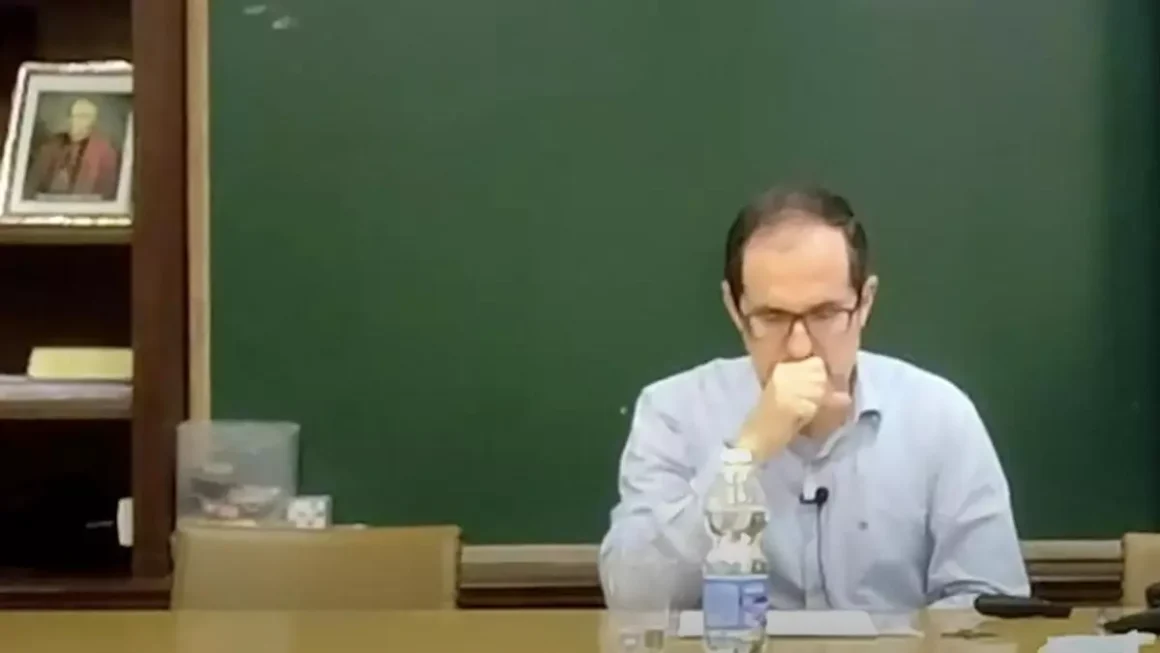 Federico M. V. imparte una charla organizada por la Asociación Católica de Maestros de València.