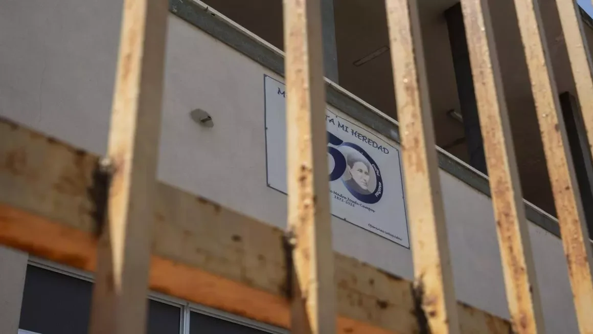 Fachada del centro Madre Josefa Campos de Alaquàs, esta semana. / Germán Caballero