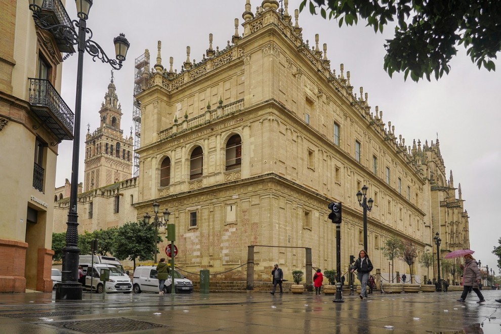Imagen de la Avenida de la Constitución con la Catedral y la Giralda, a 15 de marzo de 2022, en Sevilla. — Eduardo Briones / Europa Press