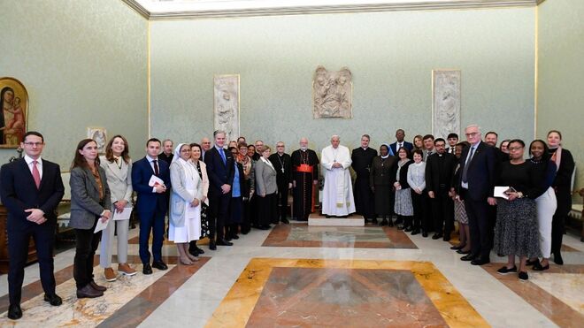 El Papa, con la Pontificia Comisión para la Tutela del Menor. Vatican Media