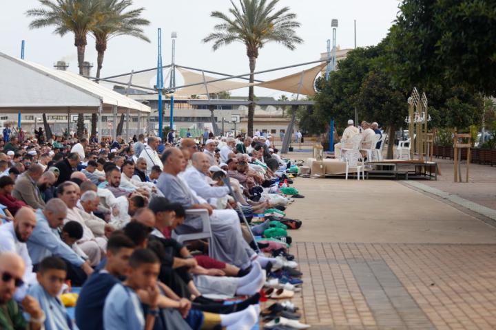 Ciudadanos de Melilla celebra con la festividad de Eid Fitr el fin del Ramadán en un acto multitudinario.Europa Press via Getty Images
