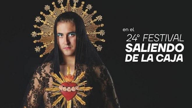 anuncio de la obra teatral María Maricón de Gabriel Cárdenas Luna en el marco del festival de artes escénicas “Saliendo de la Caja” organizado por el Centro Cultural de la Pontificia Universidad Católica del Perú (PUCP)