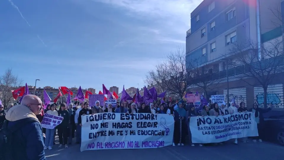 photo_camera Estudiantes de Parla se manifiestan por el libre uso del hiyab en los institutos - Sindicato de Estudiantes de Madrid (X)