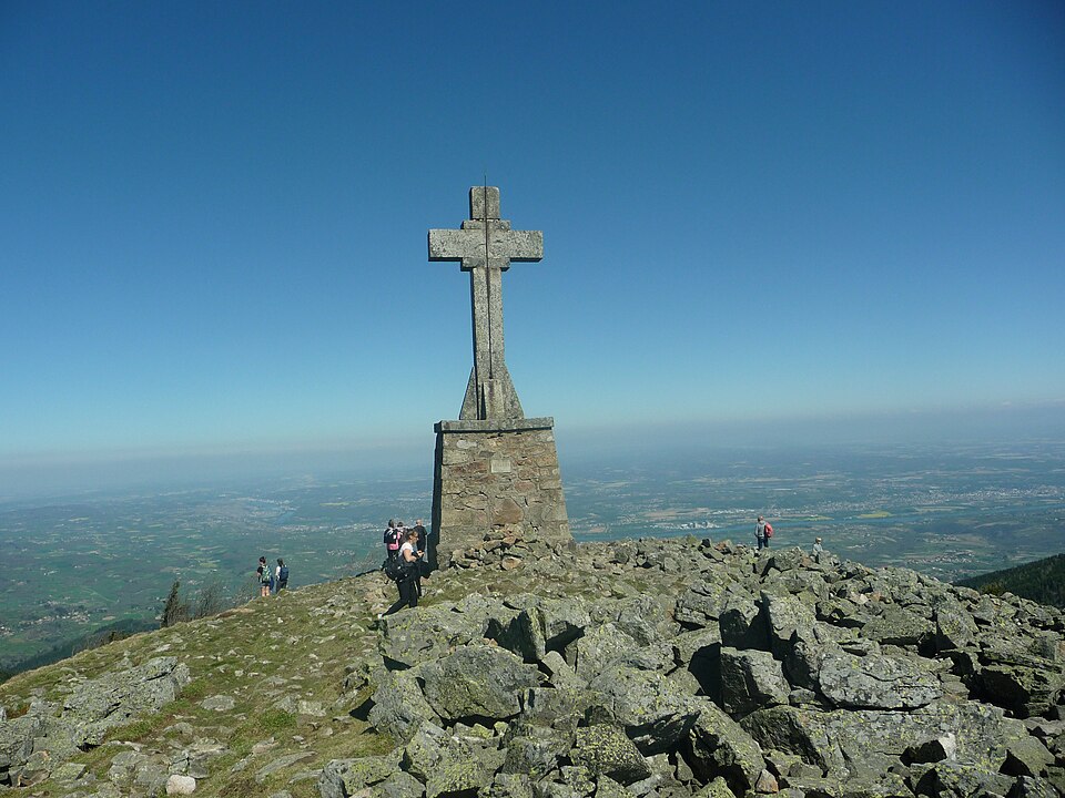 Cruz en la cima y vista del valle del Ródano