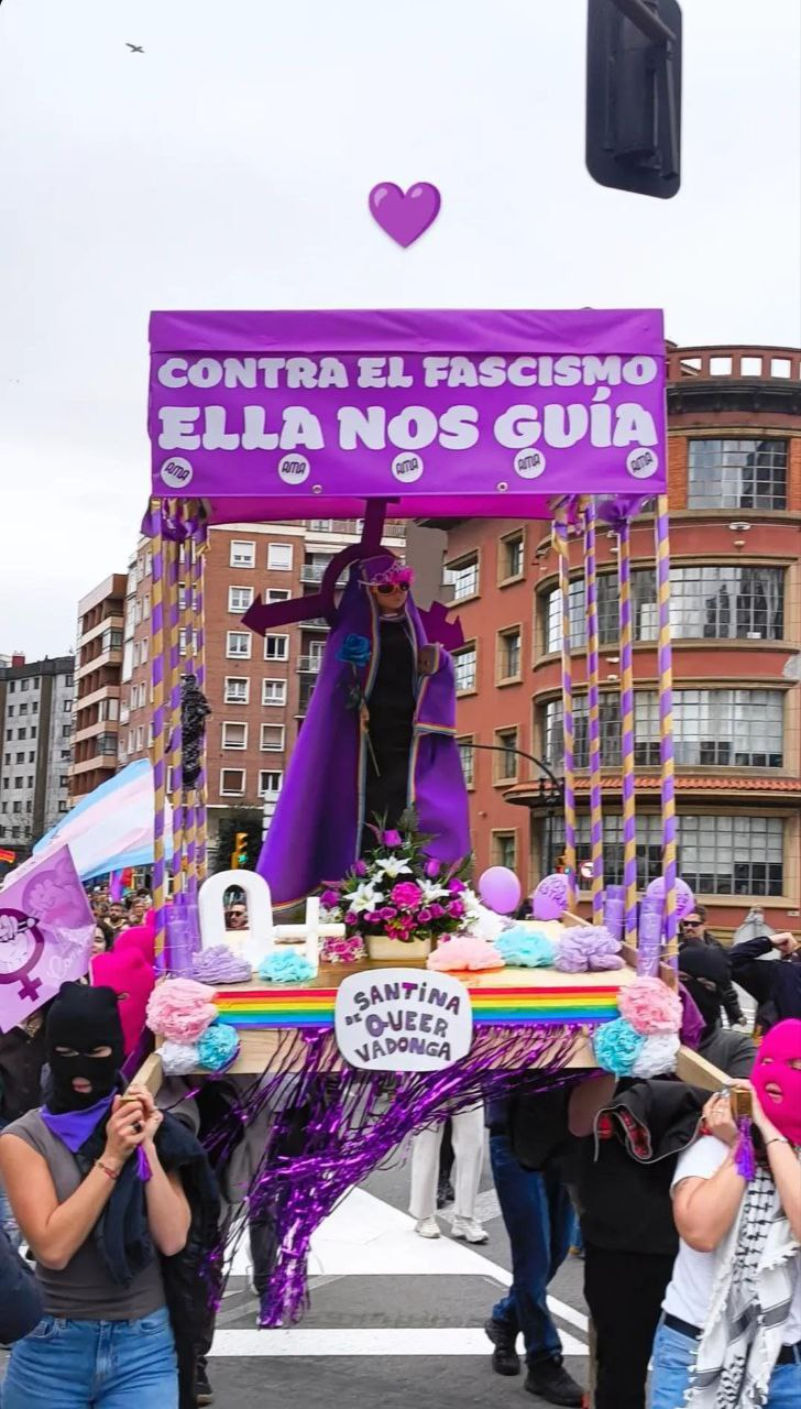 Santina Queer. Foto: Pablo G. ToralSantina Queer en el 8M en Gigjón. Foto: Pablo G. Toral