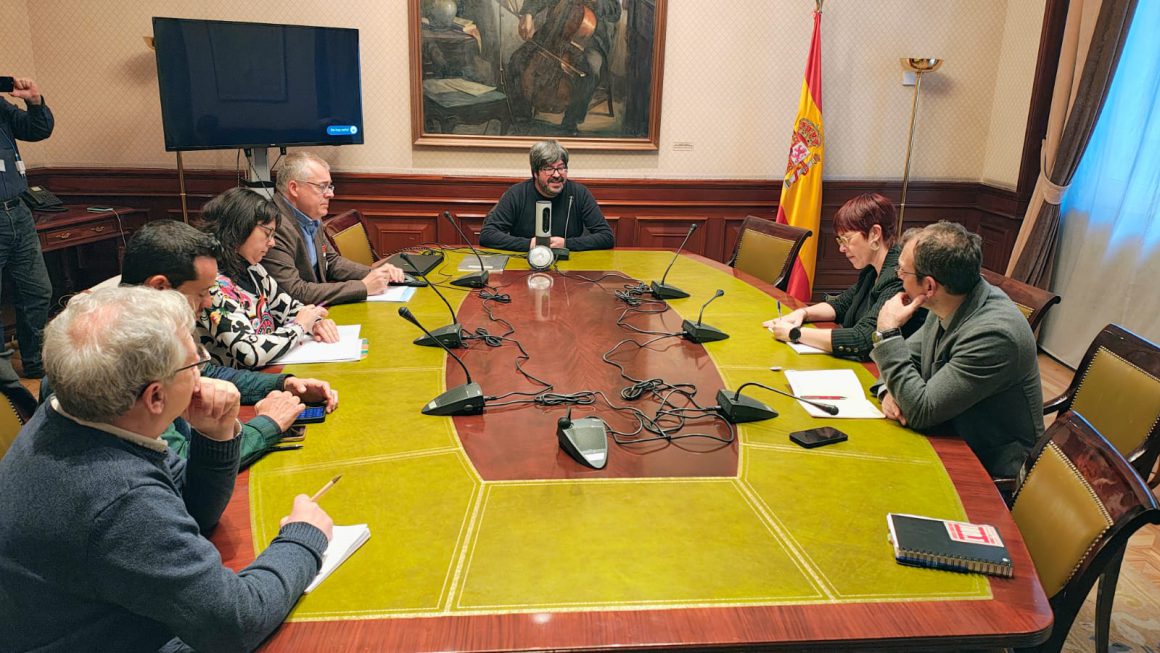 Reunión de SUMAR con la campaña unitaria por la educación pública y laica con STEs y Europa Laica