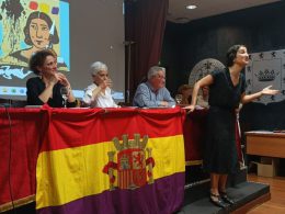 Acto de apostasía colectiva en memoria de Matilde Landa, con la interpretación de la actriz Pepa Zaragoza. IL