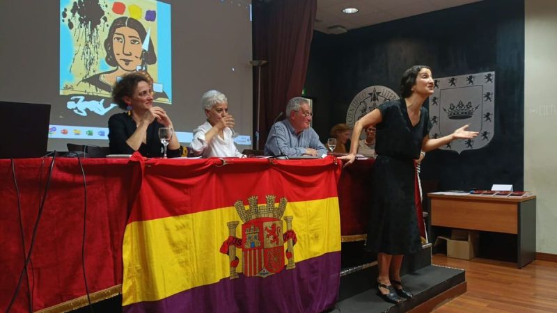 Acto de apostasía colectiva en memoria de Matilde Landa, con la interpretación de la actriz Pepa Zaragoza. IL