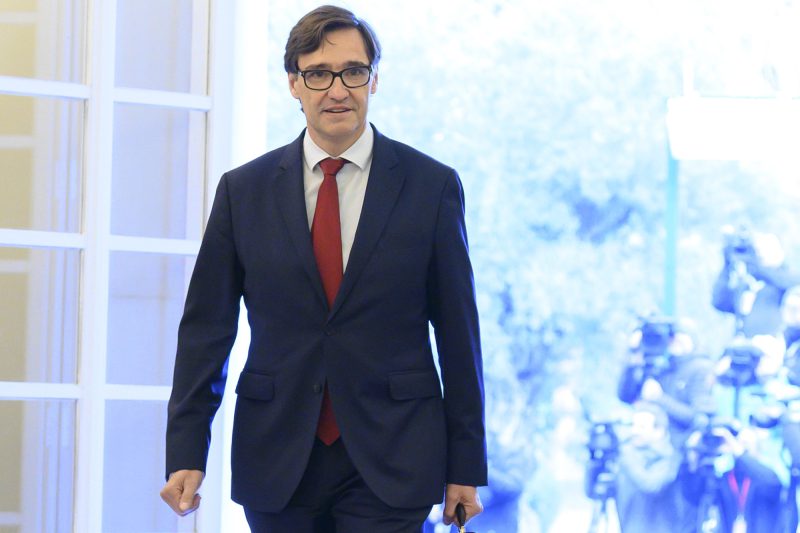 14/01/2020. El ministro de Sanidad, Salvador Illa, entra en el edificio donde se celebra el Consejo de Ministros. La Moncloa