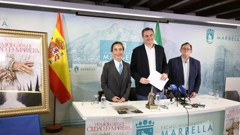 María Luz Aguilar, Félix Romero y José Luis Gómez, en la presentación de los premios. Ayuntamiento de Marbella